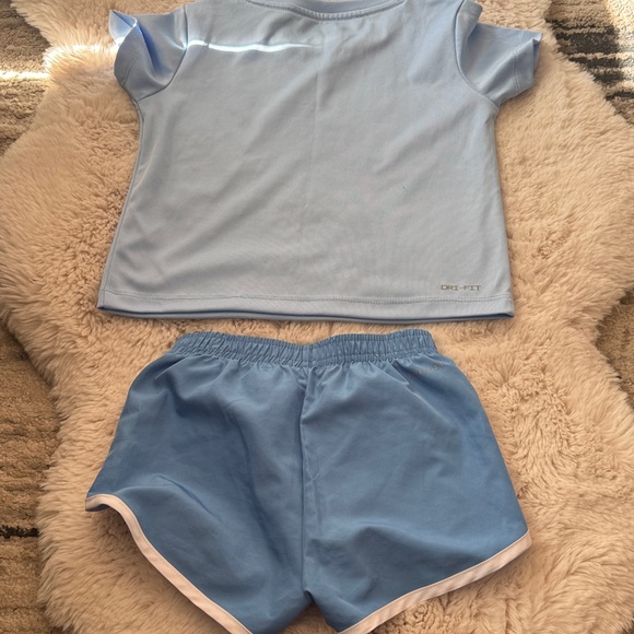 Nike Size 3/4 Matching Sky Blue Athletic Set - Picture 5 of 7